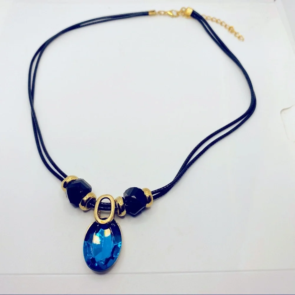 Chocker Blue Pendant with golden earrings set!